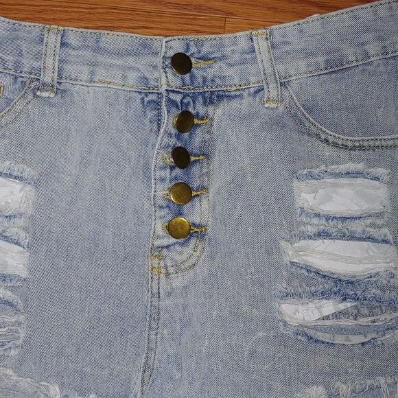 Shein Distressed button fly  jean shorts Sz M  NWOT - Picture 3 of 8